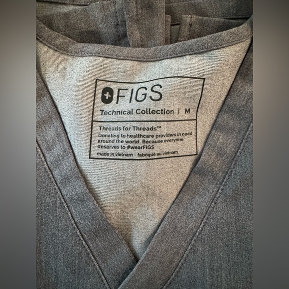 FIGS Catarina One-Pocket Scrub Top - Picture 6 of 6